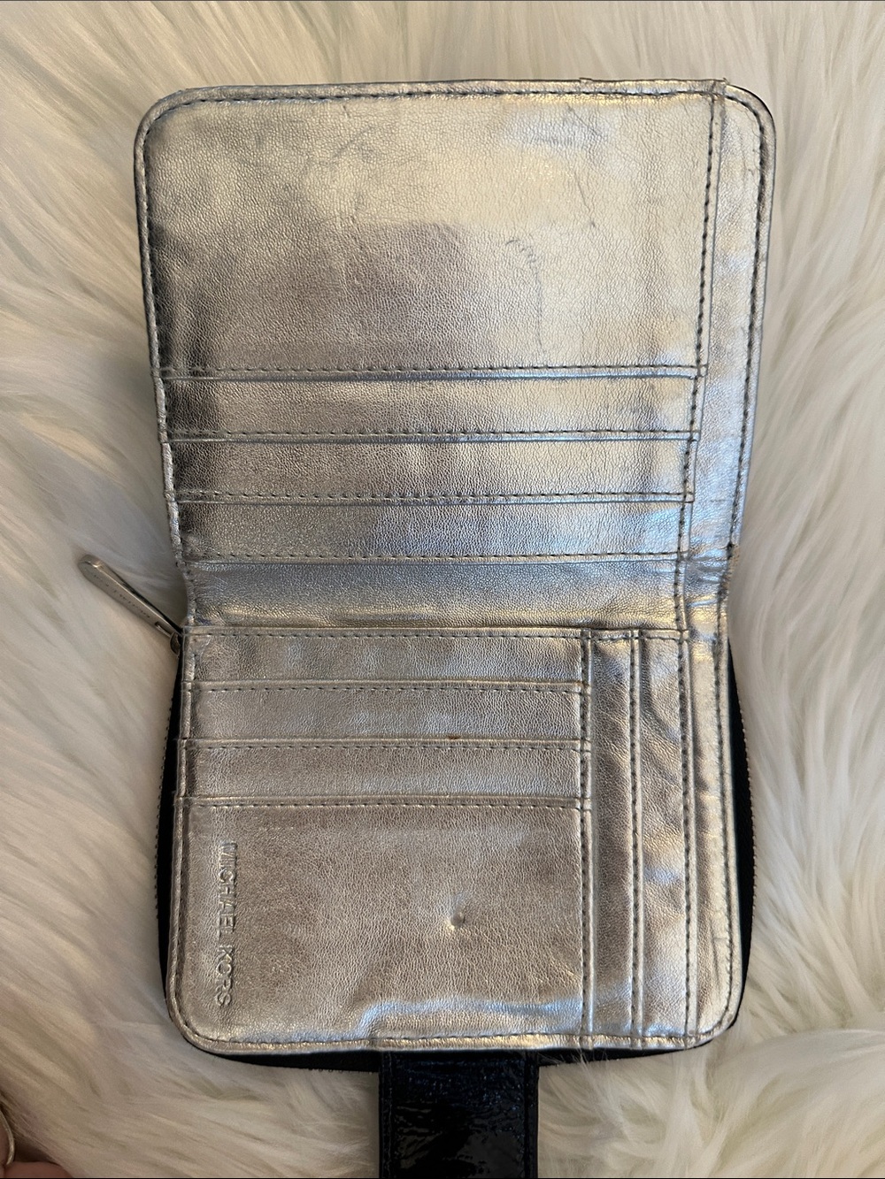 EUC Michael Kors Black Patent Zip-Around Wallet w/Silver Plaque - Picture 6 of 9